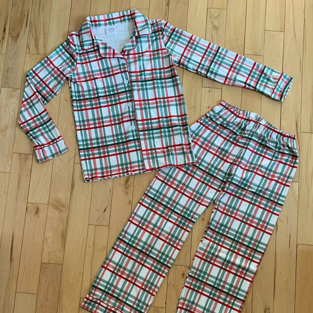 NEW Women's Size Medium Plaid Button Down Pajama Set by Sugar Bee